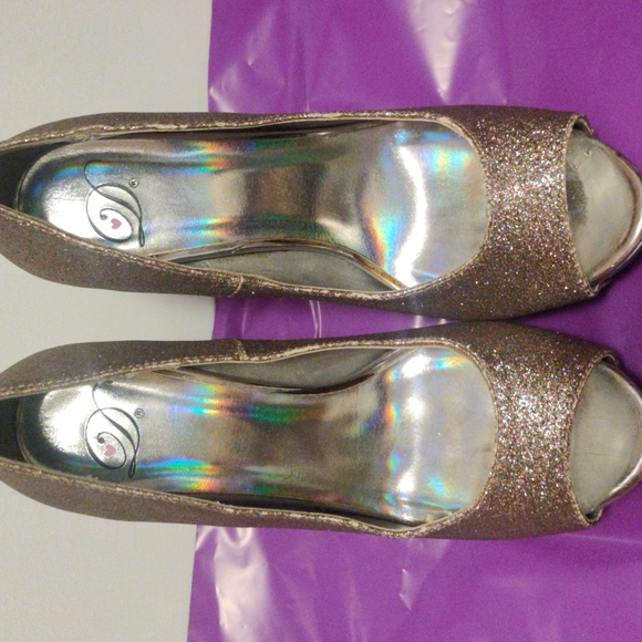 🎉🎉Sparkling peep toe heels size 7 - Picture 3 of 3